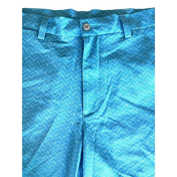 PGA Tour Mens Golf Shorts Blue Chevron NWOT Size 36 Quickdry Lightweight - Picture 2 of 7